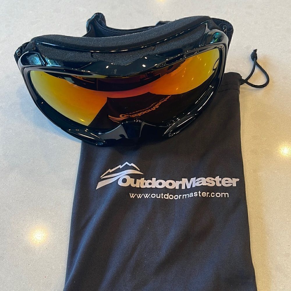 Outdoor master goggles good shape. Purple yellow tint.